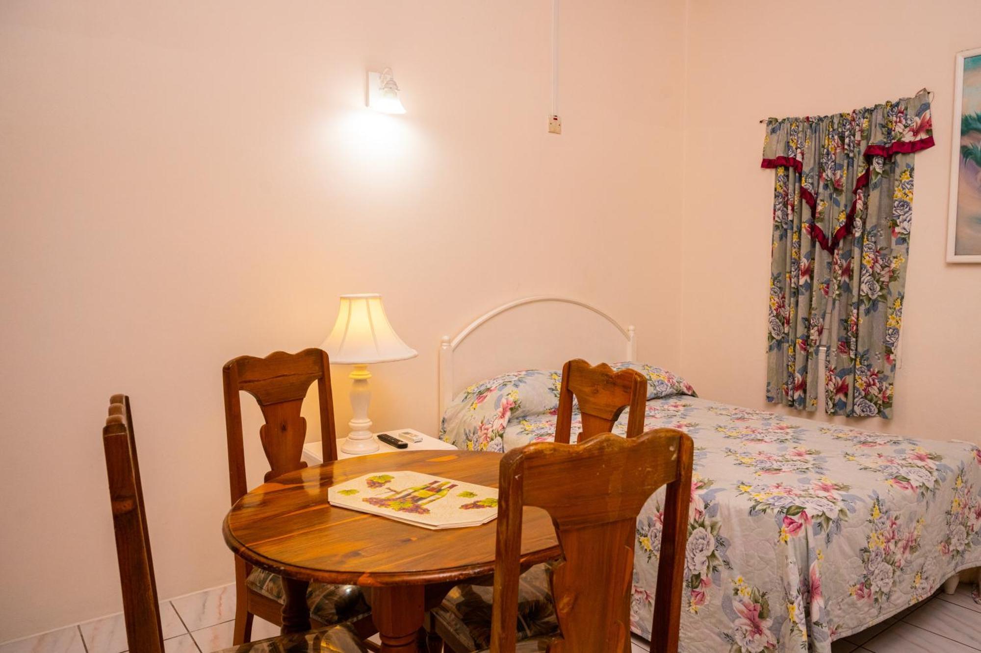 Shields Negril Villas 部屋 写真